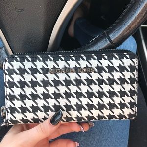 Houndstooth MK wristlet